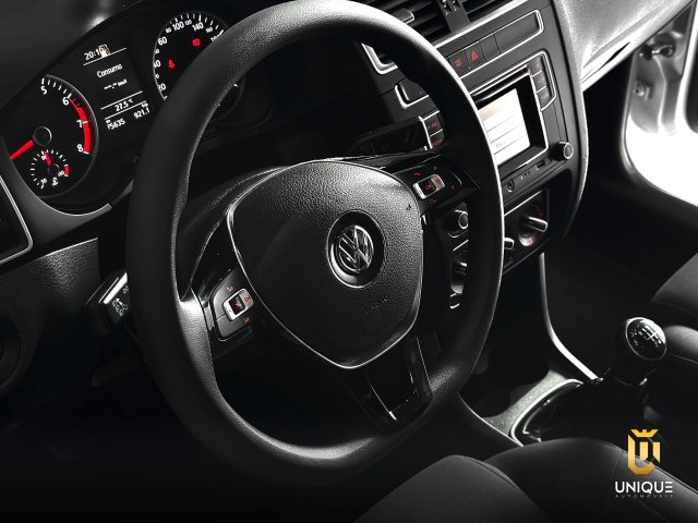 Volkswagen Fox 1.6 MSI RUN 8V FLEX 4P MANUAL 2017 prata à venda na Unique Automóveis em Indaiatuba — foto 17