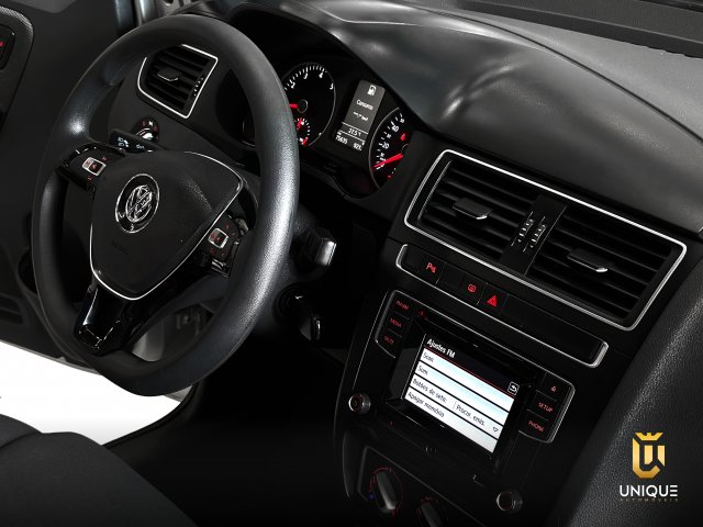 Volkswagen Fox 1.6 MSI RUN 8V FLEX 4P MANUAL 2017 prata à venda na Unique Automóveis em Indaiatuba — foto 19