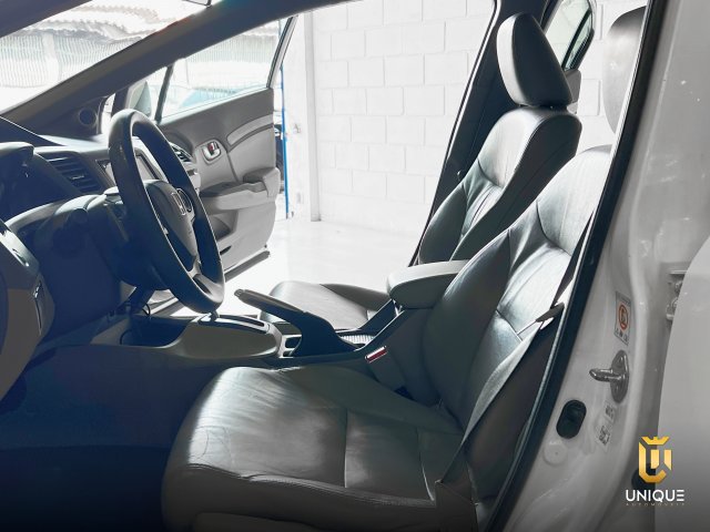 Honda Civic 2.0 EXR 16V FLEX 4P AUTOMÁTICO 2013/2014 branco à venda na Unique Automóveis em Indaiatuba — foto 9