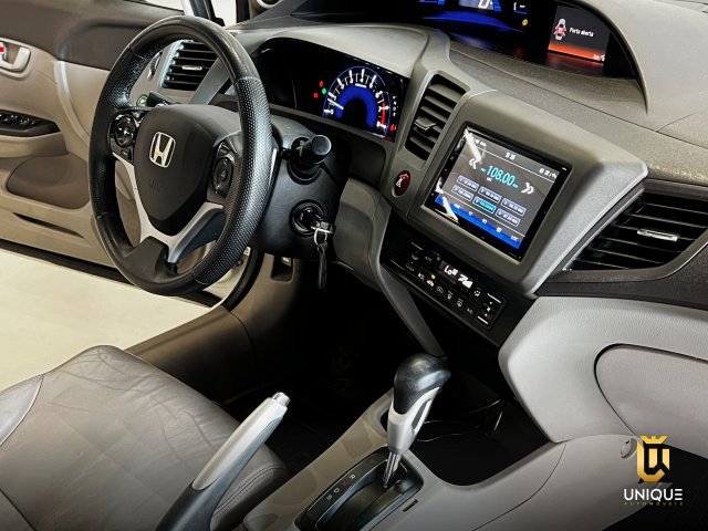 Honda Civic 2.0 EXR 16V FLEX 4P AUTOMÁTICO 2013/2014 branco à venda na Unique Automóveis em Indaiatuba — foto 18