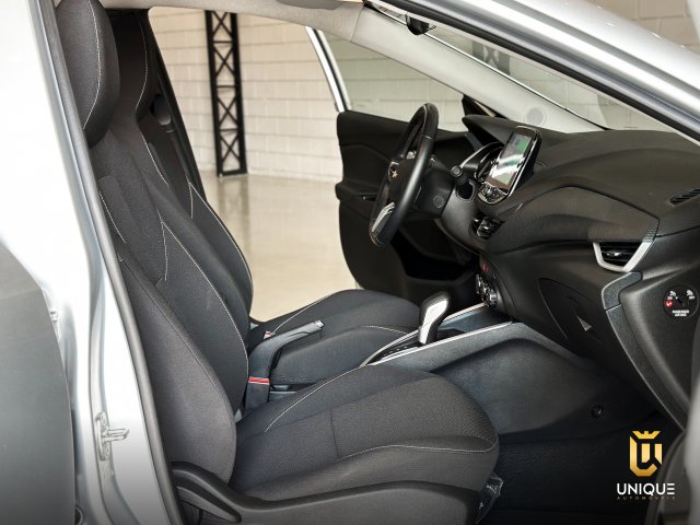 Chevrolet Onix 1.0 TURBO FLEX PLUS LTZ AUTOMÁTICO 2023 prata à venda na Unique Automóveis em Indaiatuba — foto 11