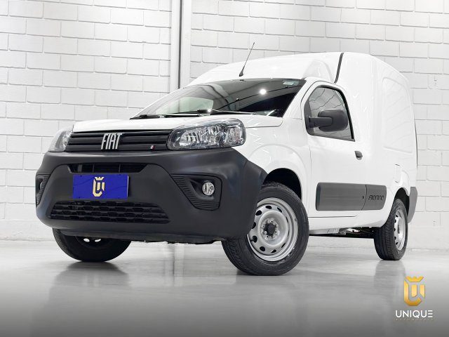 Detalhe do Fiat Fiorino na Unique Automóveis em Indaiatuba