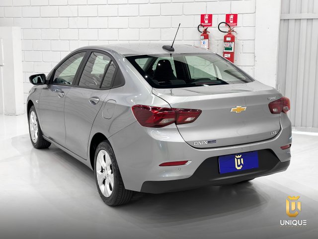Chevrolet Onix 1.0 TURBO FLEX PLUS LTZ AUTOMÁTICO 2023/2024 prata à venda na Unique Automóveis em Indaiatuba — foto 6