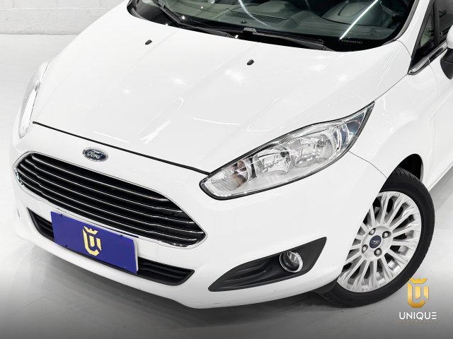 Ford Fiesta Hatch 1.6 TITANIUM HATCH 16V FLEX 4P POWERSHIFT 2013/2014 branco à venda na Unique Automóveis em Indaiatuba — foto 3