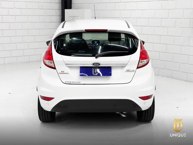Ford Fiesta Hatch 1.6 TITANIUM HATCH 16V FLEX 4P POWERSHIFT 2013/2014 branco à venda na Unique Automóveis em Indaiatuba — foto 6
