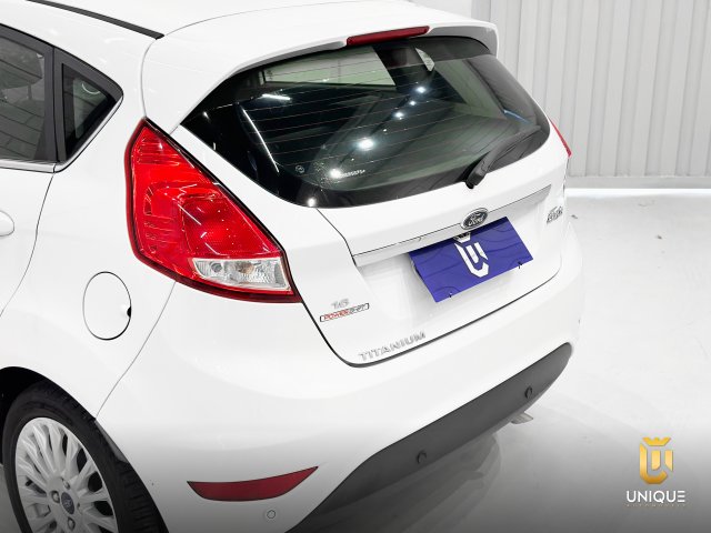 Ford Fiesta Hatch 1.6 TITANIUM HATCH 16V FLEX 4P POWERSHIFT 2013/2014 branco à venda na Unique Automóveis em Indaiatuba — foto 8