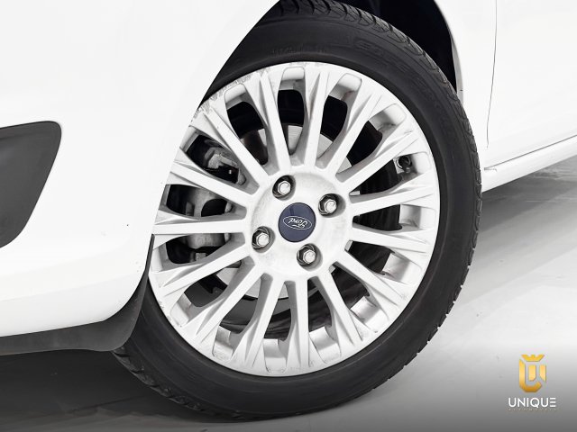 Ford Fiesta Hatch 1.6 TITANIUM HATCH 16V FLEX 4P POWERSHIFT 2013/2014 branco à venda na Unique Automóveis em Indaiatuba — foto 9