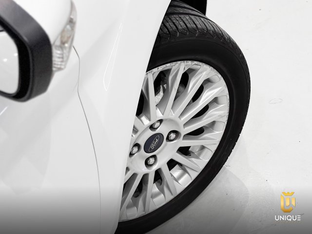 Ford Fiesta Hatch 1.6 TITANIUM HATCH 16V FLEX 4P POWERSHIFT 2013/2014 branco à venda na Unique Automóveis em Indaiatuba — foto 10