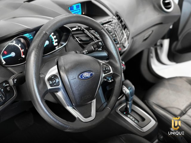 Ford Fiesta Hatch 1.6 TITANIUM HATCH 16V FLEX 4P POWERSHIFT 2013/2014 branco à venda na Unique Automóveis em Indaiatuba — foto 17