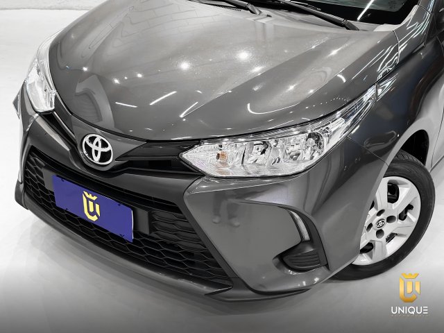Toyota Yaris Sedan 1.5 16V FLEX SEDAN XL LIVE MULTIDRIVE 2022/2023 cinza à venda na Unique Automóveis em Indaiatuba — foto 3