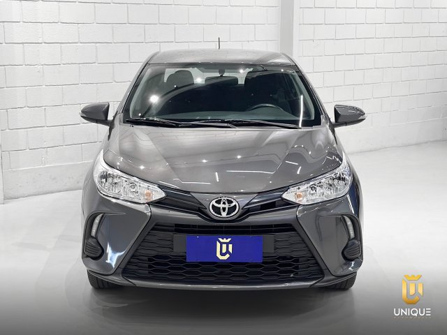 Toyota Yaris Sedan 1.5 16V FLEX SEDAN XL LIVE MULTIDRIVE 2022/2023 cinza à venda na Unique Automóveis em Indaiatuba — foto 4