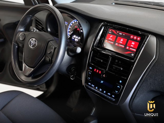 Toyota Yaris Sedan 1.5 16V FLEX SEDAN XL LIVE MULTIDRIVE 2022/2023 cinza à venda na Unique Automóveis em Indaiatuba — foto 10