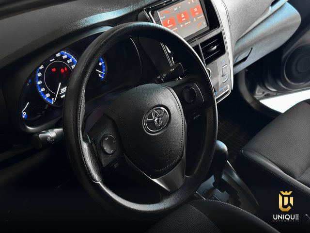 Toyota Yaris Sedan 1.5 16V FLEX SEDAN XL LIVE MULTIDRIVE 2022/2023 cinza à venda na Unique Automóveis em Indaiatuba — foto 17