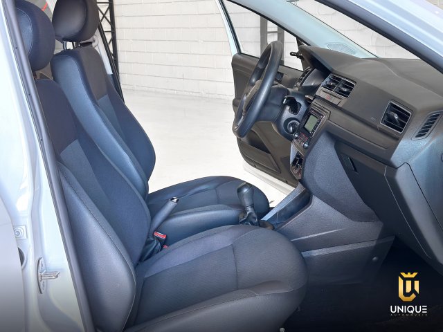 Volkswagen Gol 1.0 12V MPI TOTALFLEX 4P MANUAL 2023/2022 branco à venda na Unique Automóveis em Indaiatuba — foto 15