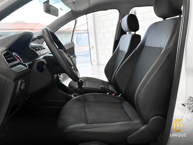Volkswagen Gol 1.6 MSI TOTALFLEX 4P MANUAL 2021/2022 branco à venda na Unique Automóveis em Indaiatuba — foto 11
