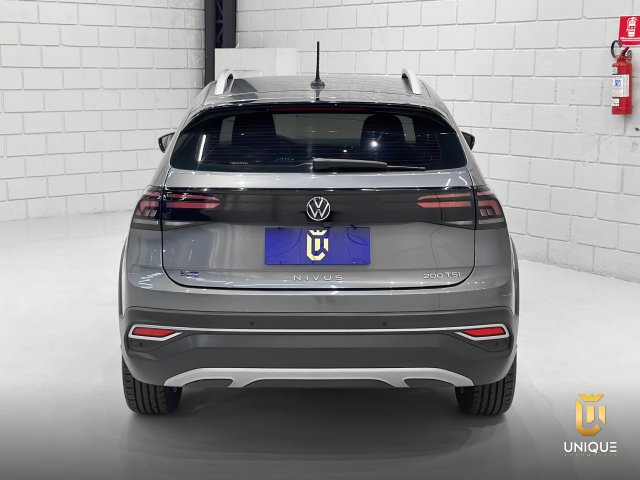 Volkswagen Nivus 1.0 200 TSI TOTAL FLEX HIGHLINE AUTOMÁTICO 2022 cinza à venda na Unique Automóveis em Indaiatuba — foto 5
