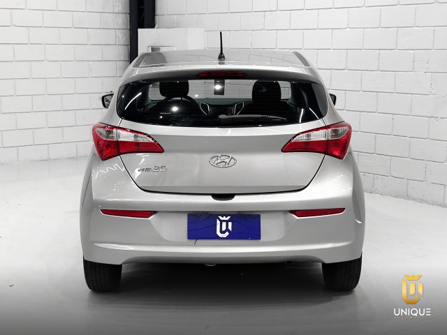 Hyundai Hb20 1.0 COMFORT 12V FLEX 4P MANUAL 2017 cinza à venda na Unique Automóveis em Indaiatuba — foto 4