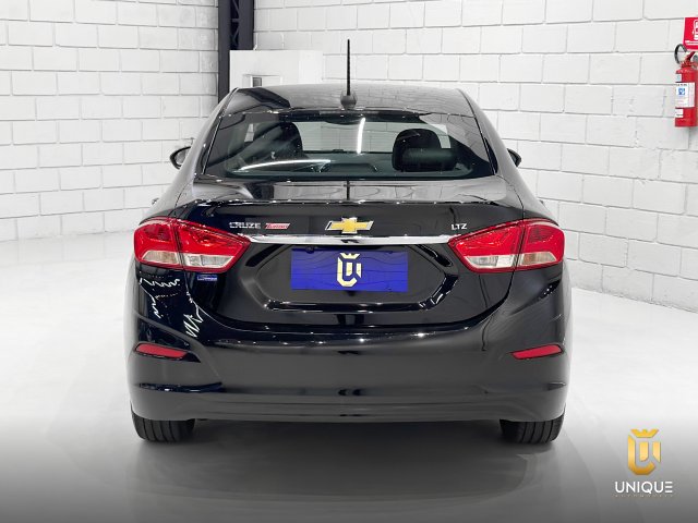 Chevrolet Cruze Sedan 1.4 TURBO LTZ 16V FLEX 4P AUTOMÁTICO 2021/2022 preto à venda na Unique Automóveis em Indaiatuba — foto 5