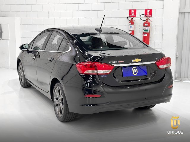 Chevrolet Cruze Sedan 1.4 TURBO LTZ 16V FLEX 4P AUTOMÁTICO 2021/2022 preto à venda na Unique Automóveis em Indaiatuba — foto 6