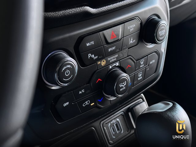 Jeep Renegade 1.3 T270 TURBO FLEX LONGITUDE AT6 2023 preto à venda na Unique Automóveis em Indaiatuba — foto 13