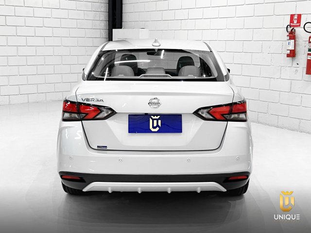 Nissan Versa 1.6 16V FLEX EXCLUSIVE XTRONIC 2021/2022 prata à venda na Unique Automóveis em Indaiatuba — foto 5