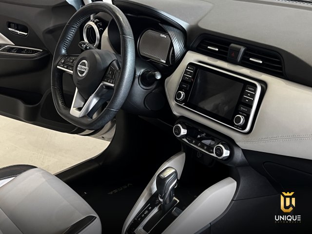 Nissan Versa 1.6 16V FLEX EXCLUSIVE XTRONIC 2021/2022 prata à venda na Unique Automóveis em Indaiatuba — foto 14