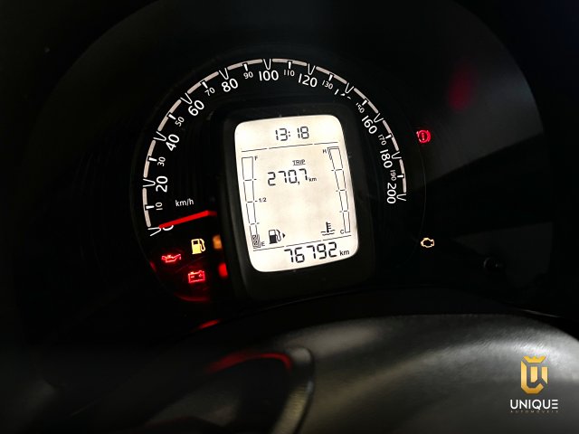 Fiat Mobi 1.0 EVO FLEX EASY ON MANUAL 2016/2017 preto à venda na Unique Automóveis em Indaiatuba — foto 9