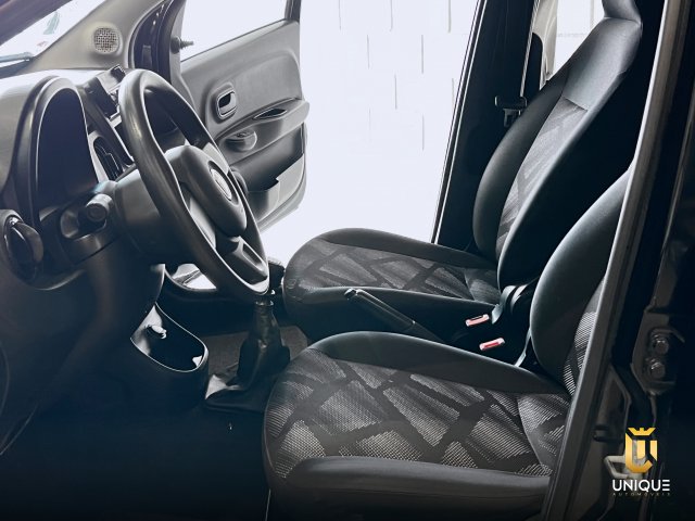 Fiat Mobi 1.0 EVO FLEX EASY ON MANUAL 2016/2017 preto à venda na Unique Automóveis em Indaiatuba — foto 14