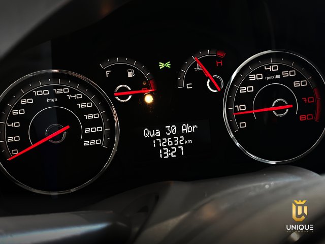 Fiat Palio 1.0 MPI ATTRACTIVE 8V FLEX 4P MANUAL 2012 vermelho à venda na Unique Automóveis em Indaiatuba — foto 7