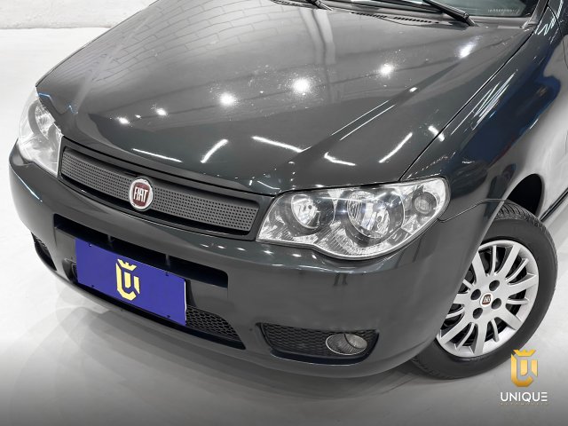 Detalhe do Fiat Palio na Unique Automóveis em Indaiatuba