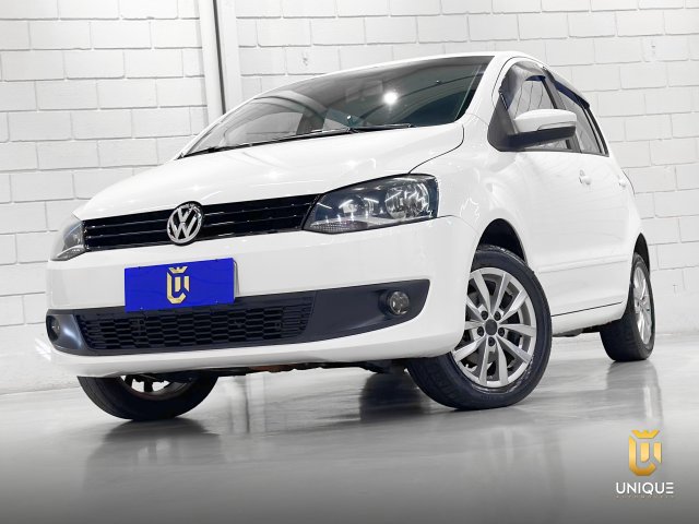 Volkswagen Fox 1.0 MI TRENDLINE 8V FLEX 4P MANUAL 2014 branco à venda na Unique Automóveis em Indaiatuba — foto 2