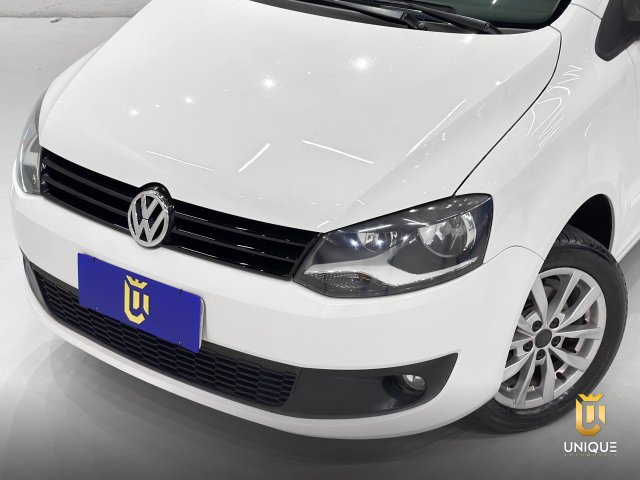 Volkswagen Fox 1.0 MI TRENDLINE 8V FLEX 4P MANUAL 2014 branco à venda na Unique Automóveis em Indaiatuba — foto 3