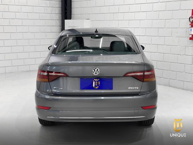 Volkswagen Jetta 1.4 250 TSI TOTAL FLEX COMFORTLINE TIPTRONIC 2018 cinza à venda na Unique Automóveis em Indaiatuba — foto 5