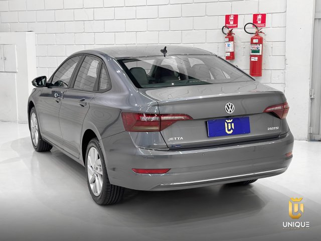 Volkswagen Jetta 1.4 250 TSI TOTAL FLEX COMFORTLINE TIPTRONIC 2018 cinza à venda na Unique Automóveis em Indaiatuba — foto 6