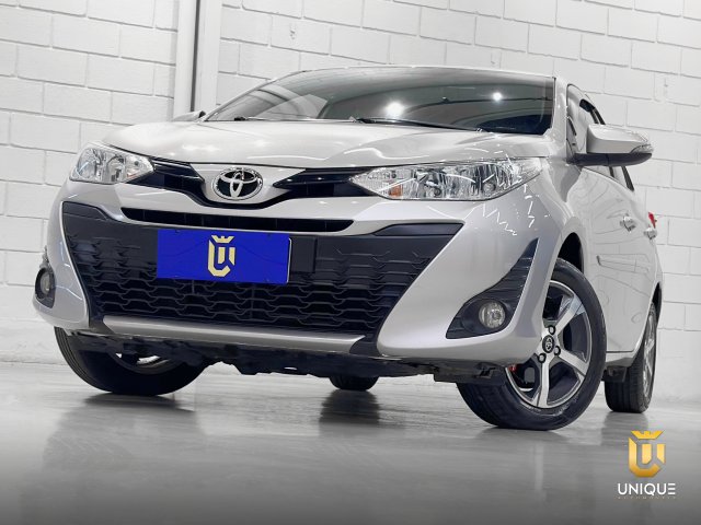 Toyota Yaris Hatch 1.3 16V FLEX XL PLUS TECH MULTIDRIVE 2019/2020 prata à venda na Unique Automóveis em Indaiatuba — foto 2