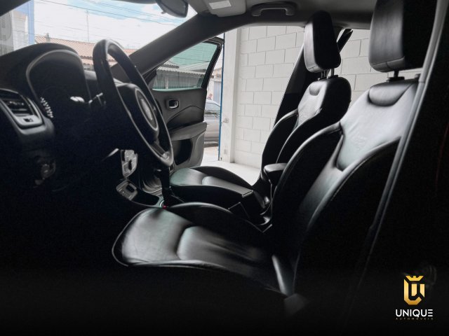 Jeep Compass 2.0 16V FLEX LONGITUDE AUTOMÁTICO 2018 preto à venda na Unique Automóveis em Indaiatuba — foto 17