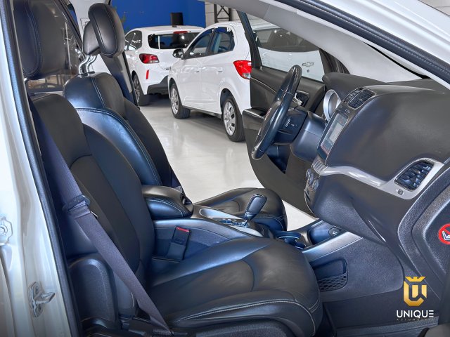 Fiat Freemont 2.4 PRECISION 16V GASOLINA 4P AUTOMÁTICO 2013/2014 branco à venda na Unique Automóveis em Indaiatuba — foto 20