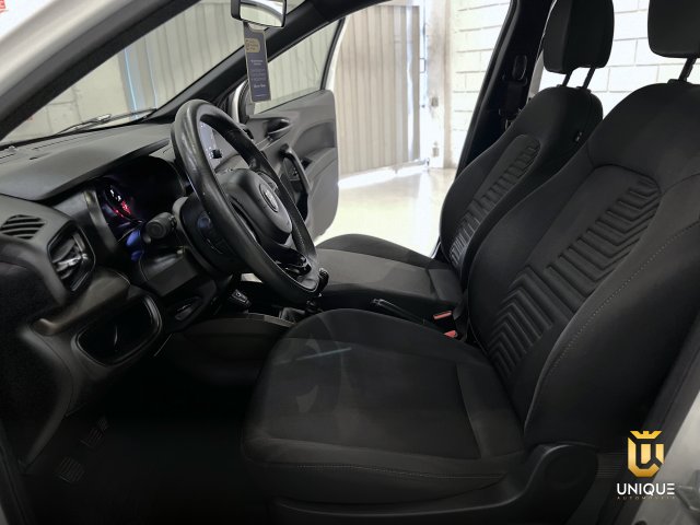 Fiat Cronos 1.3 FIREFLY FLEX DRIVE MANUAL 2021/2022 branco à venda na Unique Automóveis em Indaiatuba — foto 11