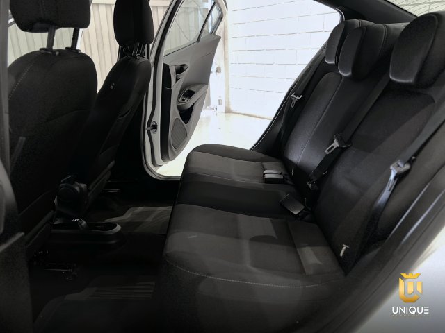 Fiat Cronos 1.3 FIREFLY FLEX DRIVE MANUAL 2021/2022 branco à venda na Unique Automóveis em Indaiatuba — foto 12