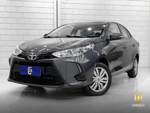 Toyota Yaris Sedan 1.5 16V FLEX SEDAN XL MULTIDRIVE 2022/2023 cinza à venda na Unique Automóveis em Indaiatuba — foto 2