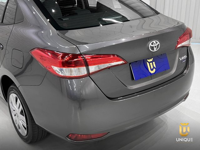 Toyota Yaris Sedan 1.5 16V FLEX SEDAN XL MULTIDRIVE 2022/2023 cinza à venda na Unique Automóveis em Indaiatuba — foto 6