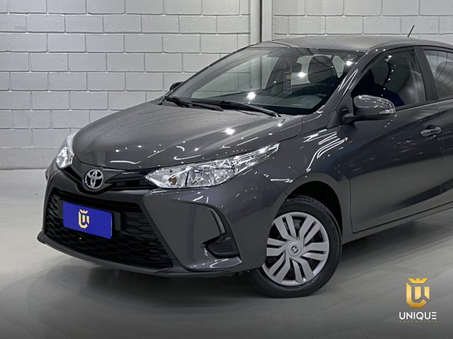 Toyota Yaris Sedan 1.5 16V FLEX SEDAN XL MULTIDRIVE 2022/2023 cinza à venda na Unique Automóveis em Indaiatuba — foto 20