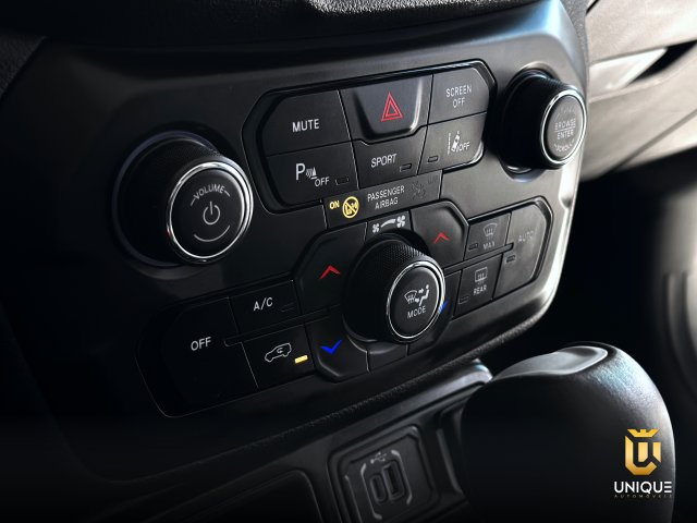 Jeep Renegade 1.3 T270 TURBO FLEX LONGITUDE AT6 2023/2024 preto à venda na Unique Automóveis em Indaiatuba — foto 13