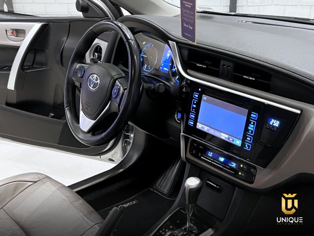 Toyota Corolla 2.0 XEI 16V FLEX 4P AUTOMÁTICO 2017/2018 prata à venda na Unique Automóveis em Indaiatuba — foto 17