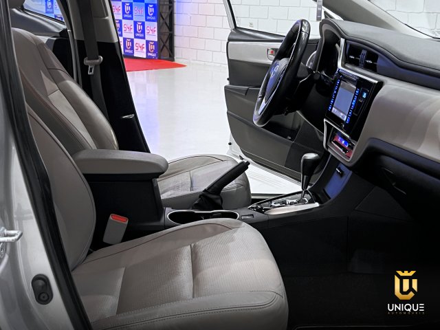 Toyota Corolla 2.0 XEI 16V FLEX 4P AUTOMÁTICO 2017/2018 prata à venda na Unique Automóveis em Indaiatuba — foto 18