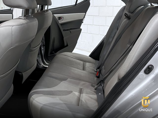 Toyota Corolla 2.0 XEI 16V FLEX 4P AUTOMÁTICO 2017/2018 prata à venda na Unique Automóveis em Indaiatuba — foto 19