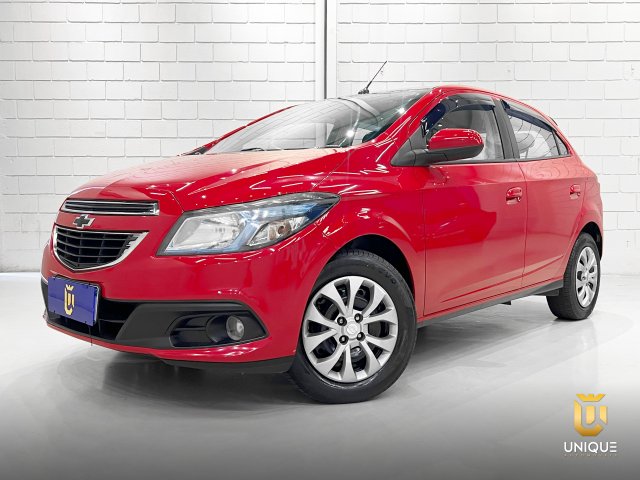 Chevrolet Onix 1.4 MPFI LT 8V FLEX 4P MANUAL 2014/2015 vermelho à venda na Unique Automóveis em Indaiatuba — foto 2
