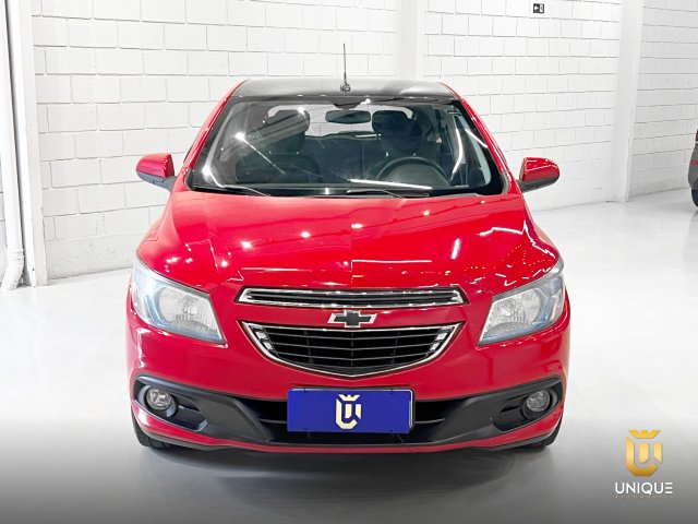Chevrolet Onix 1.4 MPFI LT 8V FLEX 4P MANUAL 2014/2015 vermelho à venda na Unique Automóveis em Indaiatuba — foto 4