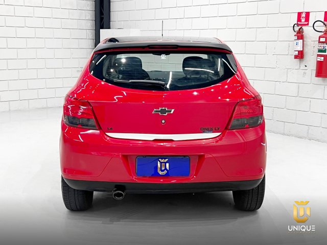 Chevrolet Onix 1.4 MPFI LT 8V FLEX 4P MANUAL 2014/2015 vermelho à venda na Unique Automóveis em Indaiatuba — foto 5