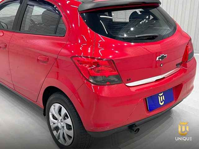 Chevrolet Onix 1.4 MPFI LT 8V FLEX 4P MANUAL 2014/2015 vermelho à venda na Unique Automóveis em Indaiatuba — foto 6
